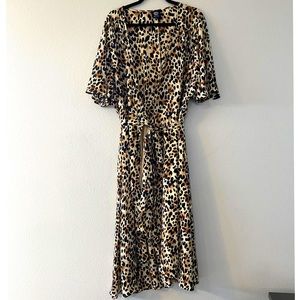 NWOT Bobeau – Orna Printed Midi Wrap Dress